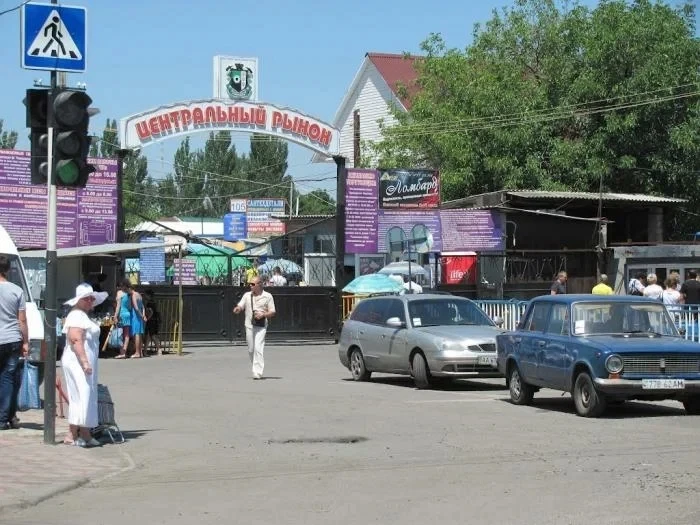 Центральный рынок города Ровеньки